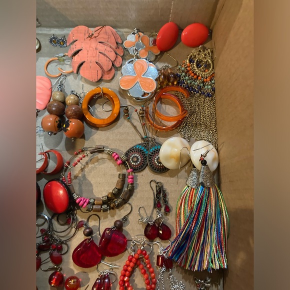 44 Pairs of ❤️🍊Red and Orange Earrings - Picture 4 of 6